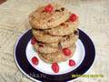 Galletas de avena con frutos secos sobre kéfir