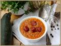 Sopa de lentejas con calabacín y salchichas