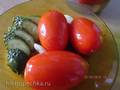 Pepinos y tomates, enlatados en agua con gas