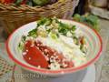 Ensalada de tomate rojo con requesón