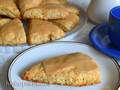 Scones met havermout en koffieglazuur