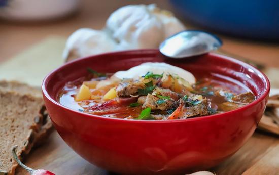 És millor tancar la tapa quan es cuina el borscht?