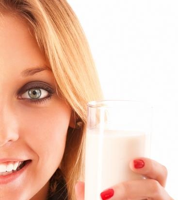 La leche y la necesidad de proteínas del cuerpo