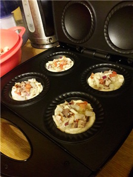 Mini pizza mandrosa amb salsitxes al cupcake de Ves