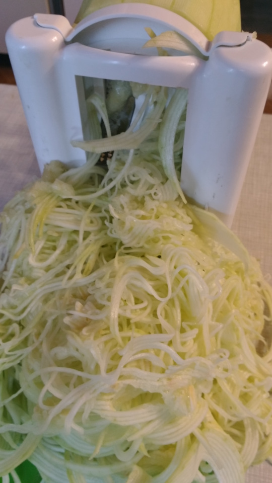 Σπειροειδής ελικόπτης (slicer, spiralizer) για την κοπή λαχανικών και φρούτων