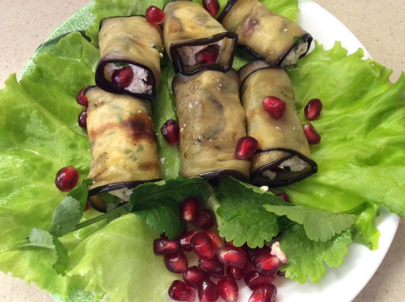 Eggplant rolls with nuts and garlic