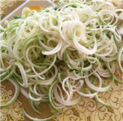 Tritatutto a spirale (affettatrice, spiralatrice) per tagliare frutta e verdura