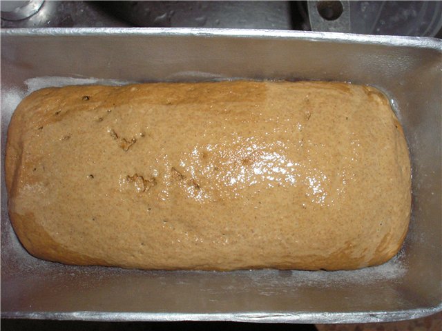 Itim na mabangong tinapay batay sa rye sourdough.