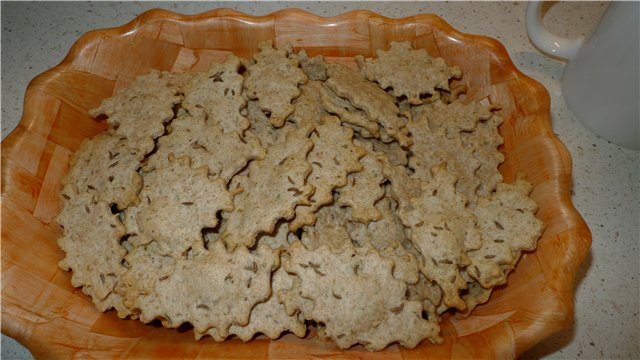 Whole grain crackers with sunflower, flax and sesame seeds (Peter Reinhart)