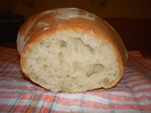 Pane francese a lievitazione naturale in una macchina per il pane