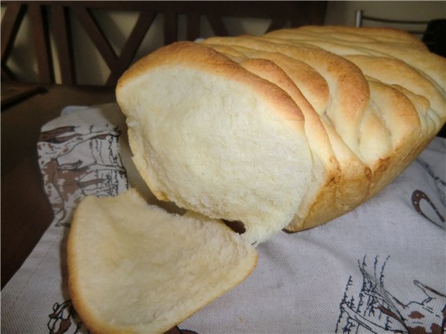 Italiaans brood Pane al latte Fisarmonica in de oven