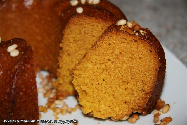 Semolina cake na may honey at turmeric