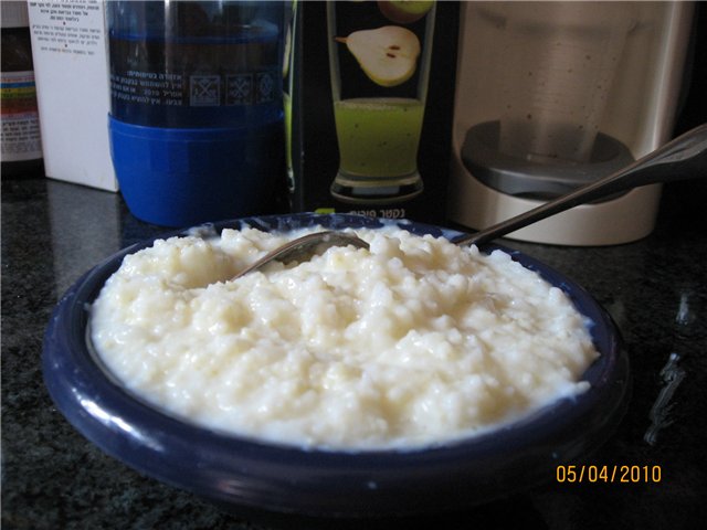 Milk rice porridge at dawa (mga resipe) sa isang multicooker na Panasonic SR-TMH18