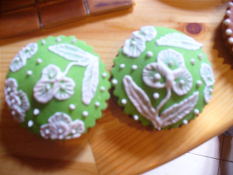 Examples of decorating Easter cakes and Easter