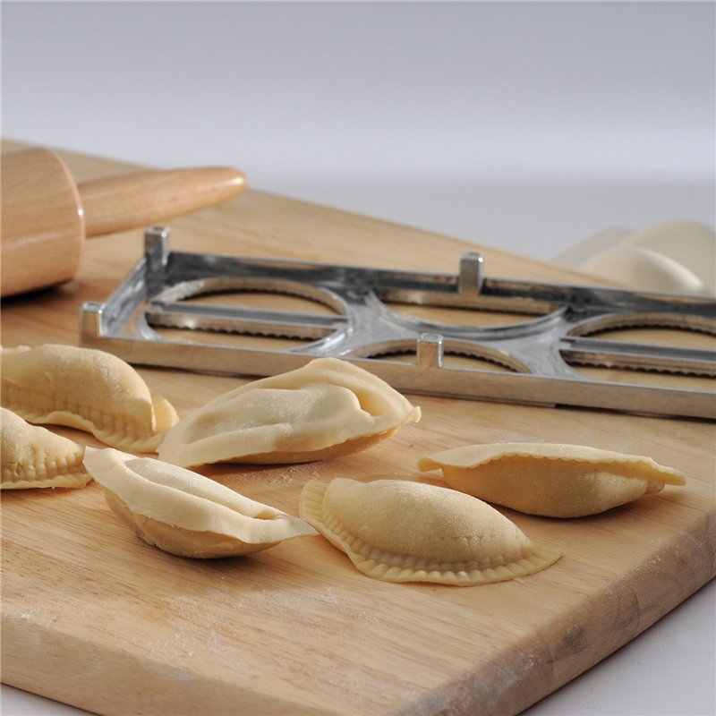 Dumplings and dumplings mold