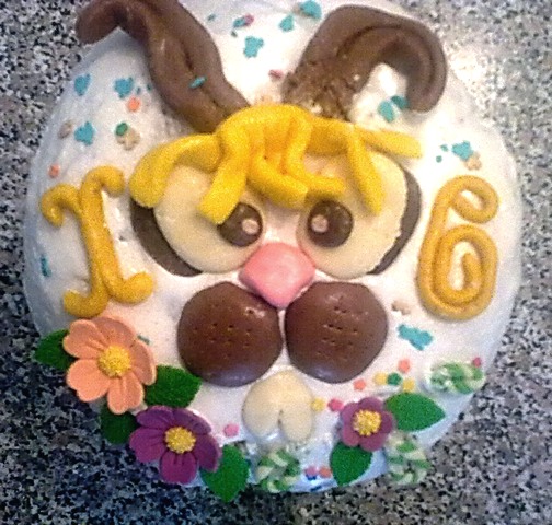 Examples of decorating Easter cakes and Easter