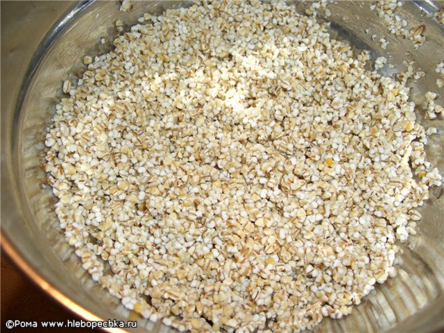 "Pilaf" from barley groats with tomatoes