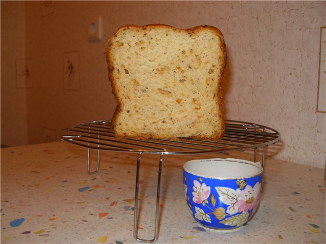 Pane con formaggio e salsiccia 50:50