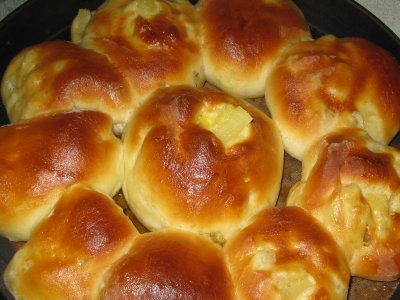 Mga buns na Bavarian (Dampfnudeln)