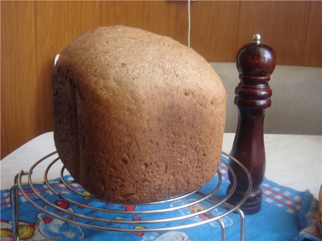 Pane di segale con un bel tetto (macchina per il pane)