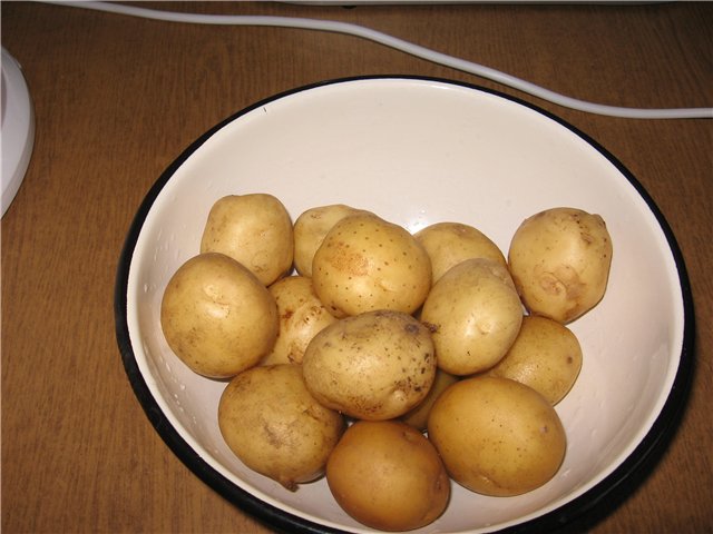 Electric potato peeler