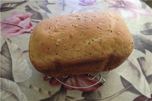 Pane di grano con semi di lino, sesamo e girasole in una macchina per il pane