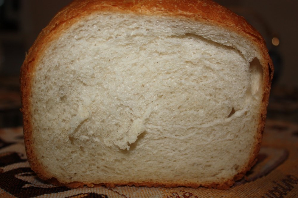 Pane francese a lievitazione naturale in una macchina per il pane