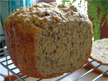 Oat-corn bread with seeds (bread maker)