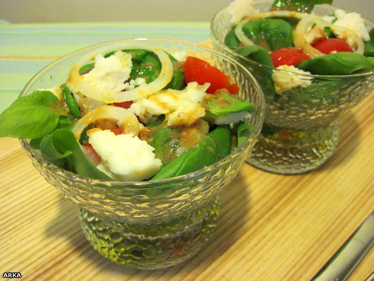 Tomato, basil and goat cheese salad