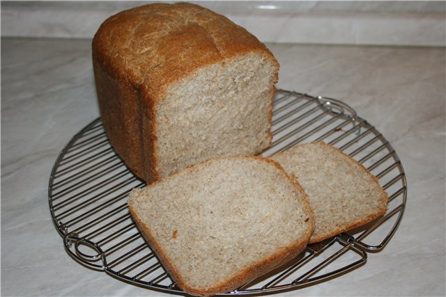 Pane con insalata dietetica (macchina per il pane)