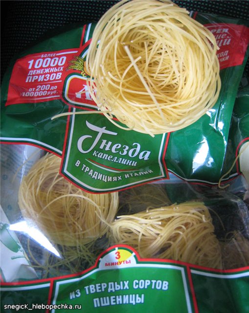 Capellini - yến sào với nấm, đậu và dưa chuột chiên.