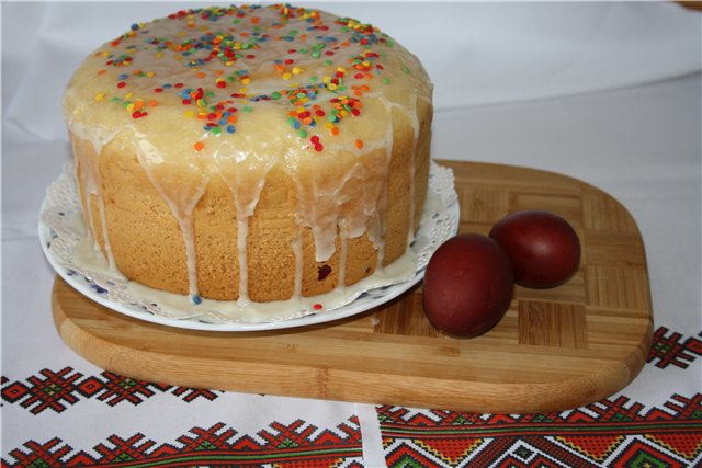 Pastel de Pascua en una olla de cocción lenta