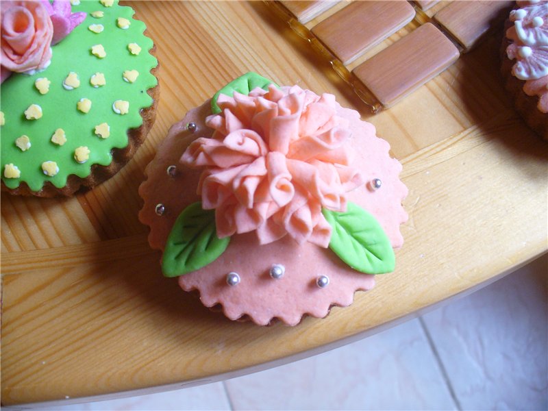 Examples of decorating Easter cakes and Easter