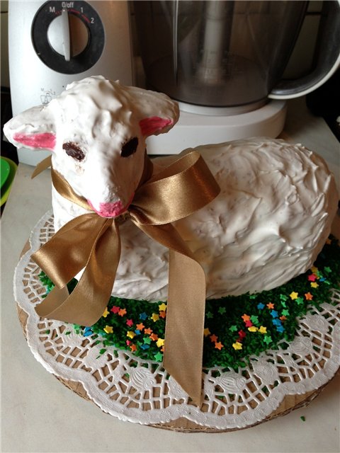 Kulich Lamb in metal form