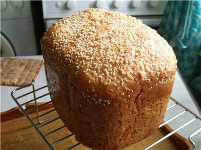 Sesambrood met honing en melk (broodbakmachine)