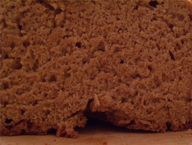 Pane di segale su kvas in una macchina per il pane