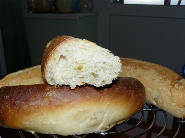 Sourdough baguettes sa isang gumagawa ng tinapay