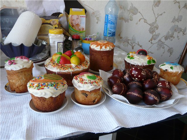 Kulich עם Myasoedovskaya בתנור (כיתת אמן)