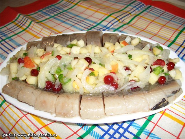 Witte uiensalade met appel