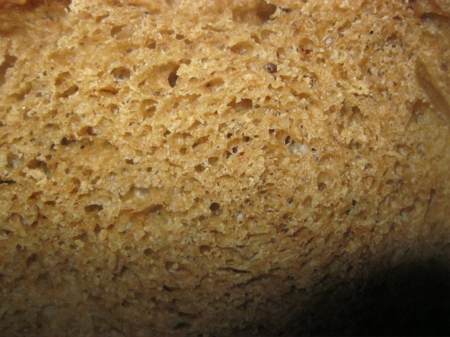 Pane nero (gusto Darnitsky) per coloro che non hanno acquisito scale (macchina per il pane)