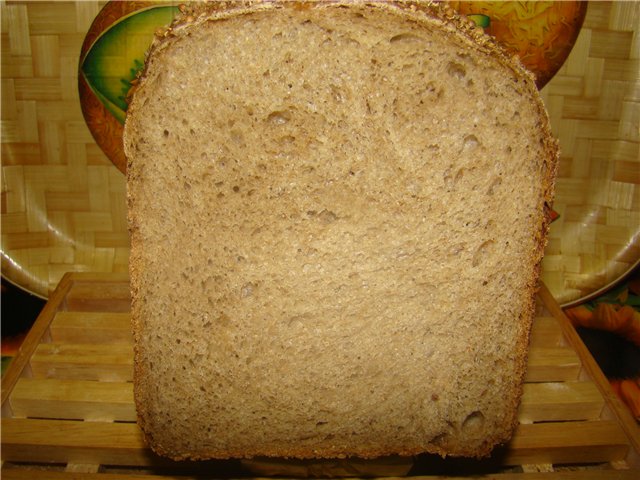 Pane Selyansky con lievito naturale in una macchina per il pane