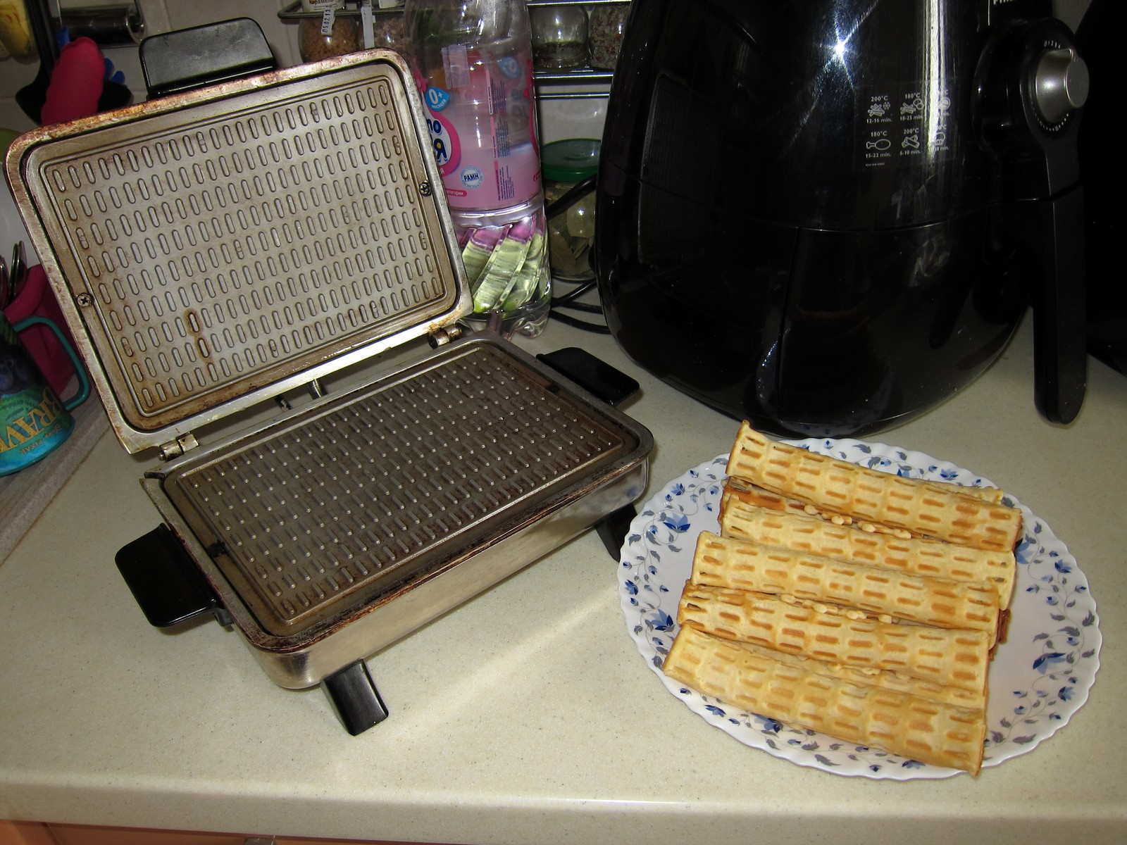 Recipes from the instructions for the Soviet waffle iron Lakomka and Kuban (models EVGK-1.0 / 220 and EV-1.0 / 220)