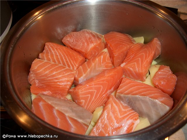 Rød fiskesuppe med poteter