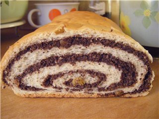 Roll with poppy seeds, nuts and raisins