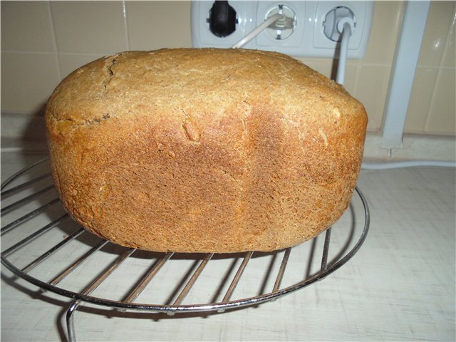 Pane alla crema di segale in una macchina per il pane