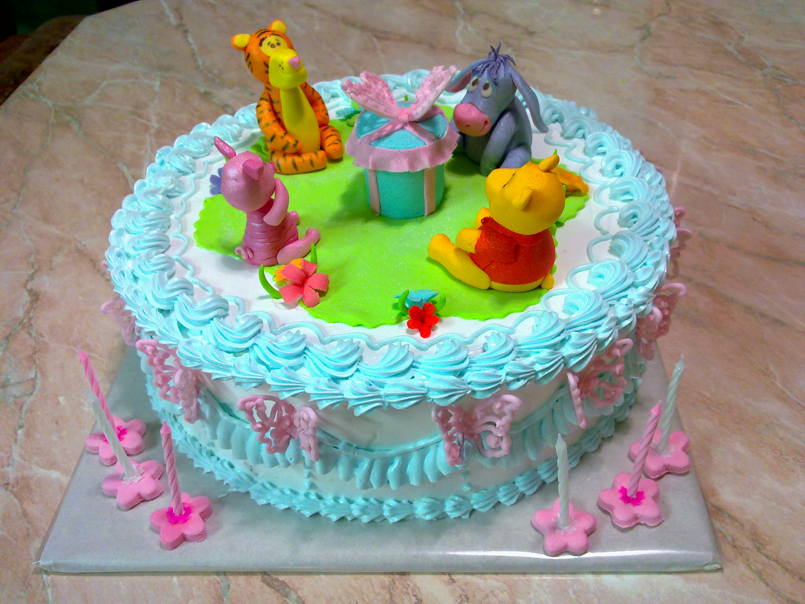 Torte basate sul cartone animato Winnie the Pooh e tutto, tutto, tutto