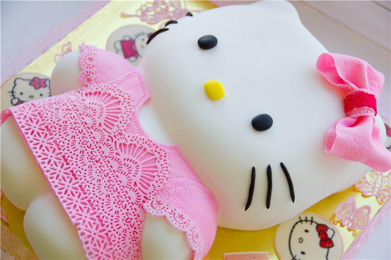 Hello Kitty Cakes