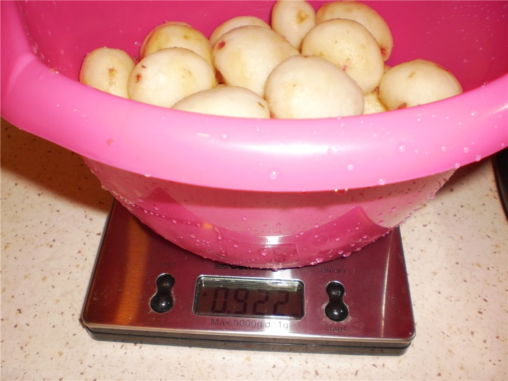 Electric potato peeler