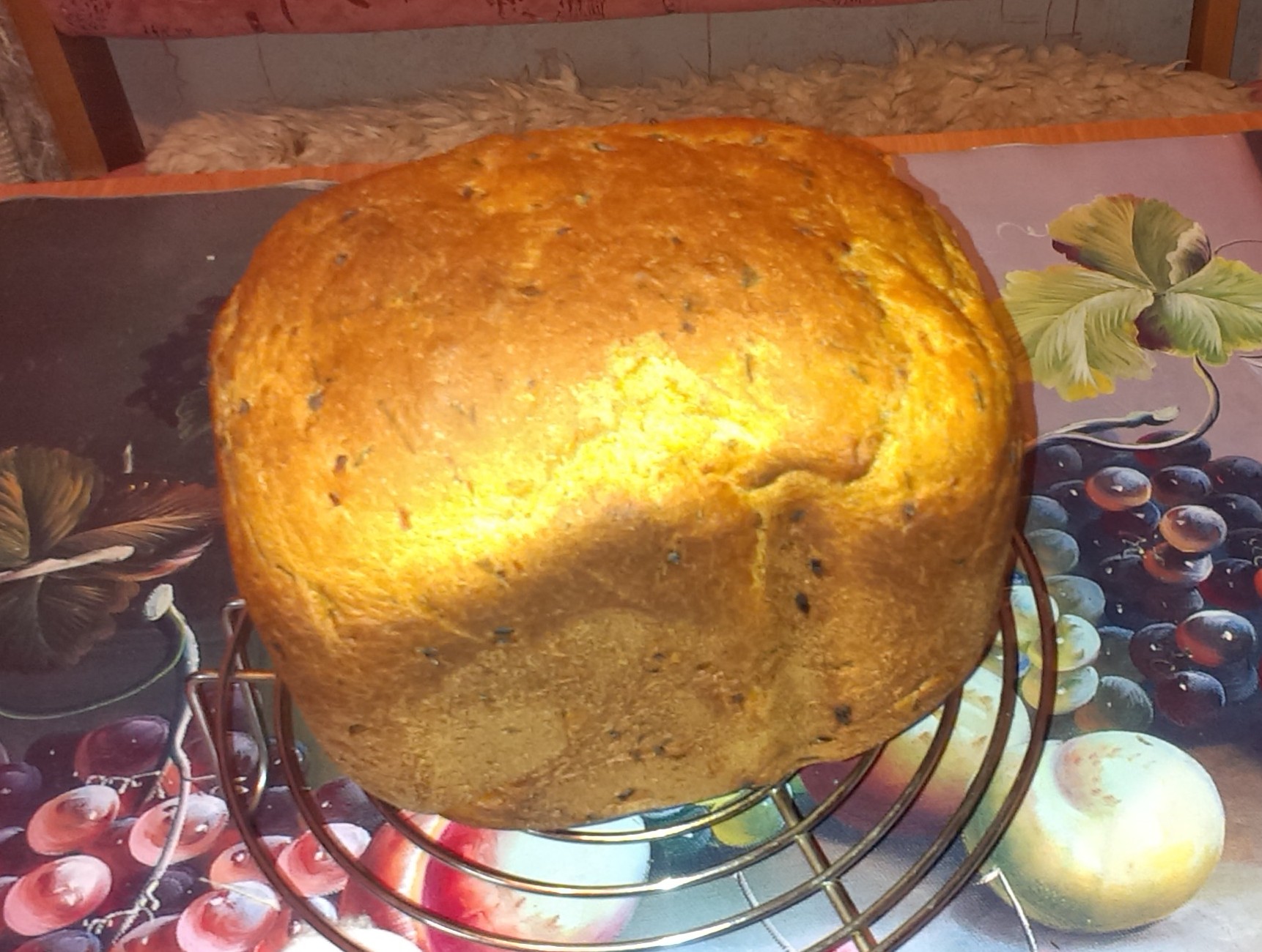 Tomato wheat-rye bread with onions, cheese and herbs (bread maker)