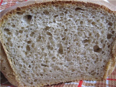 Pan de masa madre en el horno